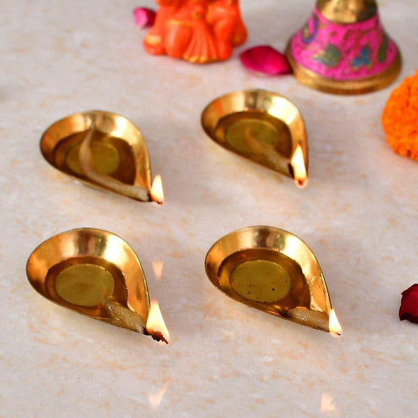 Buy Decorative Dhola Diya - Set Of Four Diyas from Vaaree