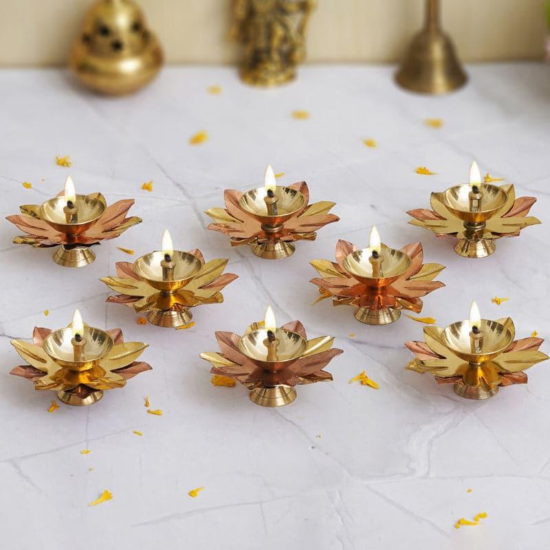 Buy Dvija Pushp Diya - Set Of Eight Diyas from Vaaree