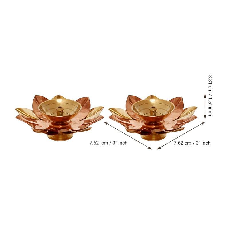 Buy Dvija Pushp Diya - Set Of Eight Diyas from Vaaree