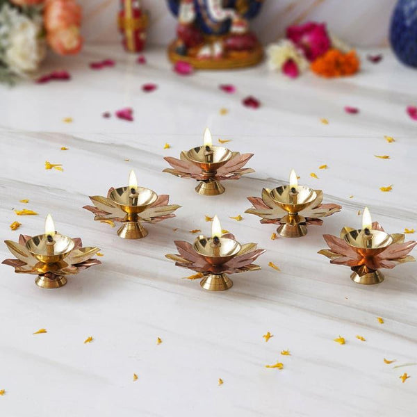 Buy Dvija Pushp Diya - Set Of Six Diyas from Vaaree