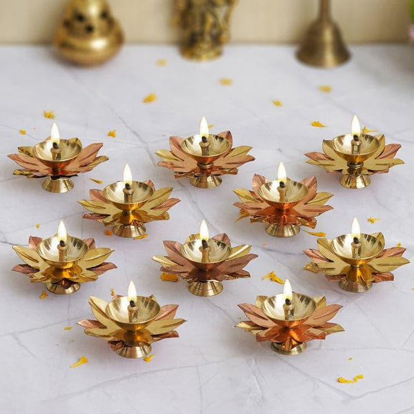 Buy Dvija Pushp Diya - Set Of Ten Diyas from Vaaree