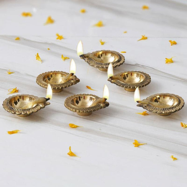 Buy Dyota Decorative Diya - Set Of Six Diyas from Vaaree