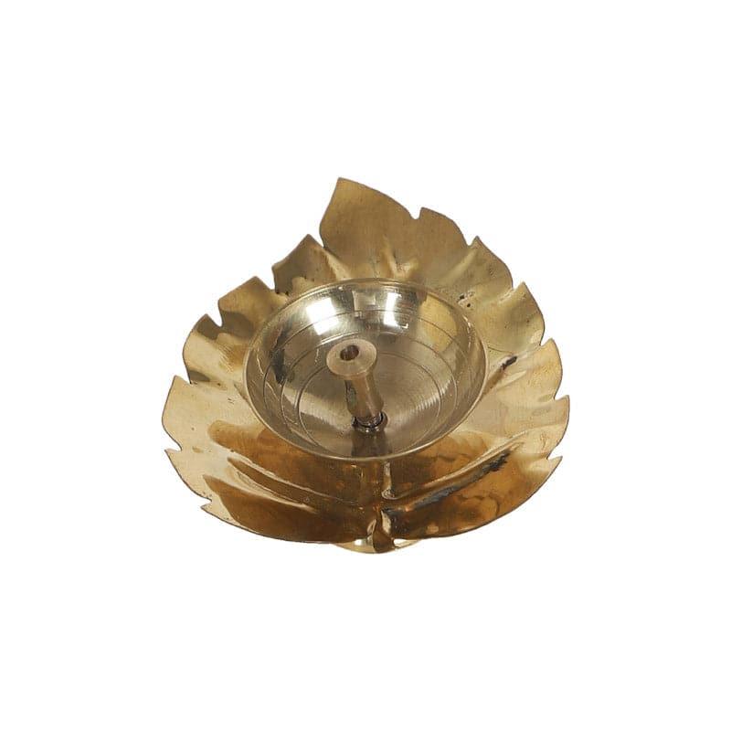 Buy Ethnic Golden Patha Diya Diyas from Vaaree