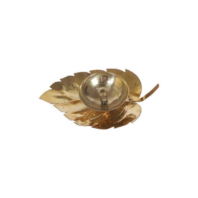 Buy Ethnic Golden Patha Diya Diyas from Vaaree