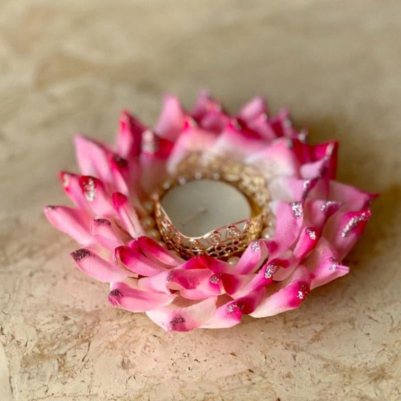 Buy Festive Kamala Diya Diyas from Vaaree