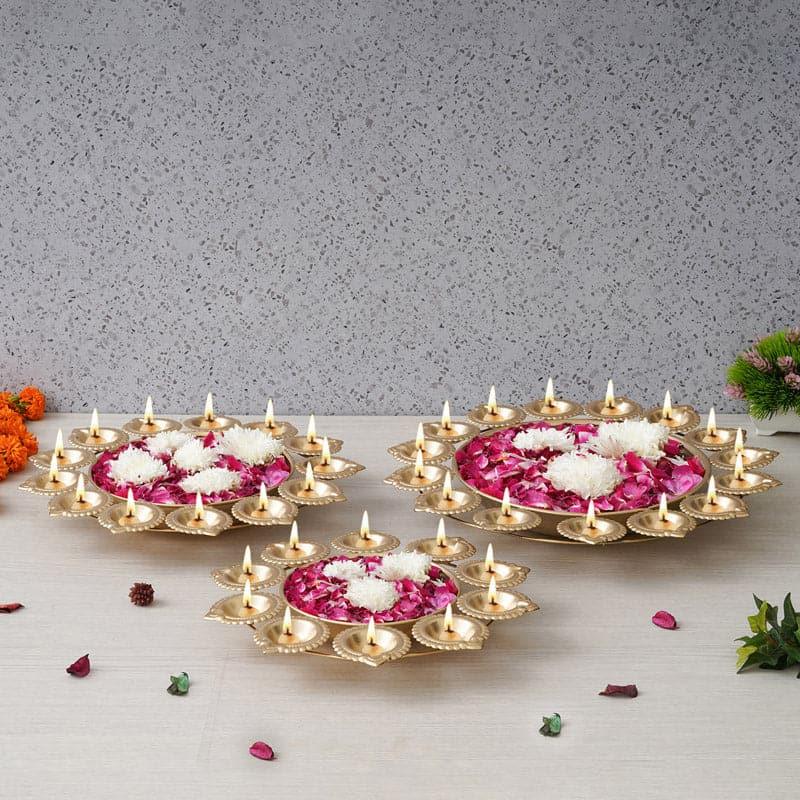 Buy Chrinsha Urli With Diya - Set Of Three Urli from Vaaree