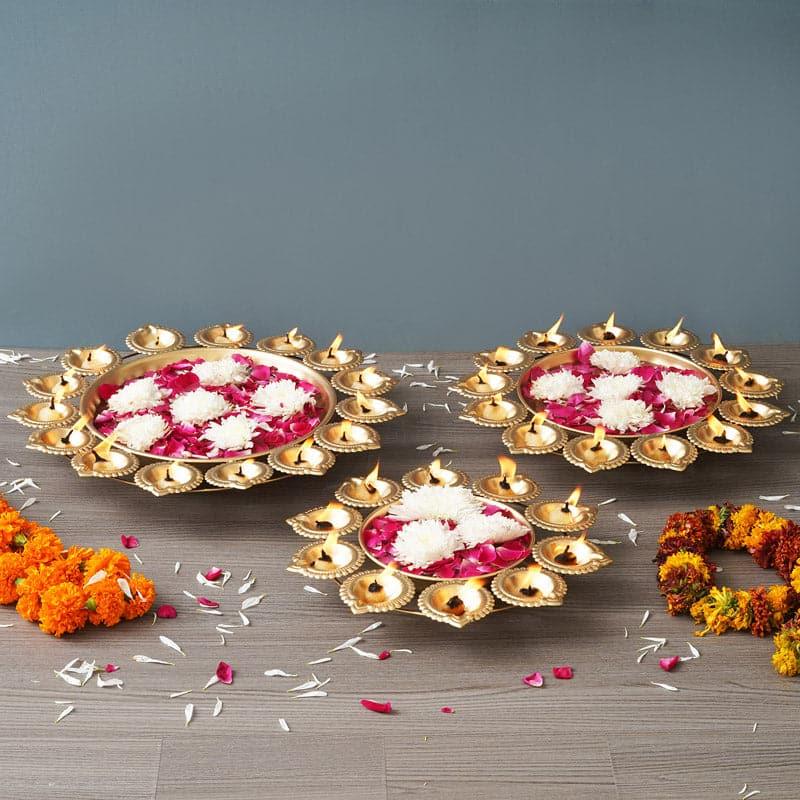 Buy Chrinsha Urli With Diya - Set Of Three Urli from Vaaree