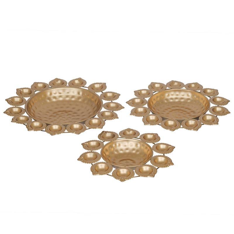 Buy Chrinsha Urli With Diya - Set Of Three Urli from Vaaree