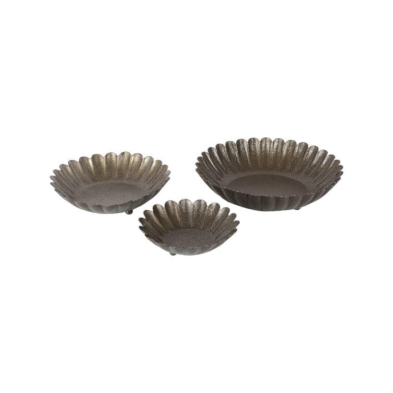 Buy Flora Textured Urli Bowl - Set Of Three Urli from Vaaree