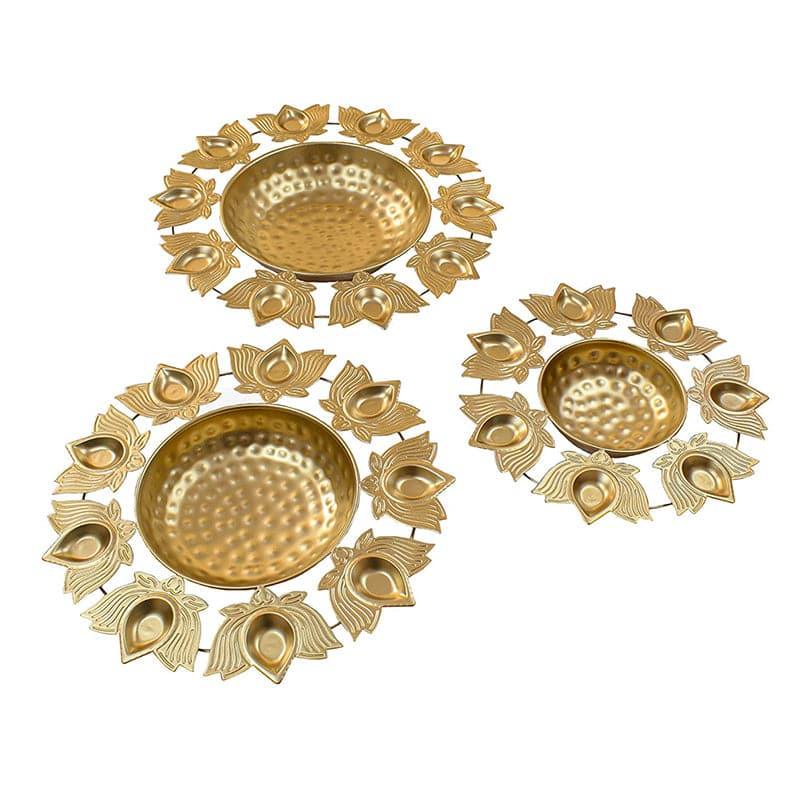 Buy Lotus Sampa Urli With Diya - Set Of Three Urli from Vaaree