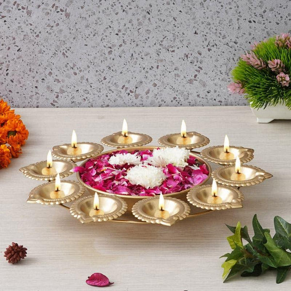 Buy Festive Accents - Nirvana Urli With Diya at Vaaree online