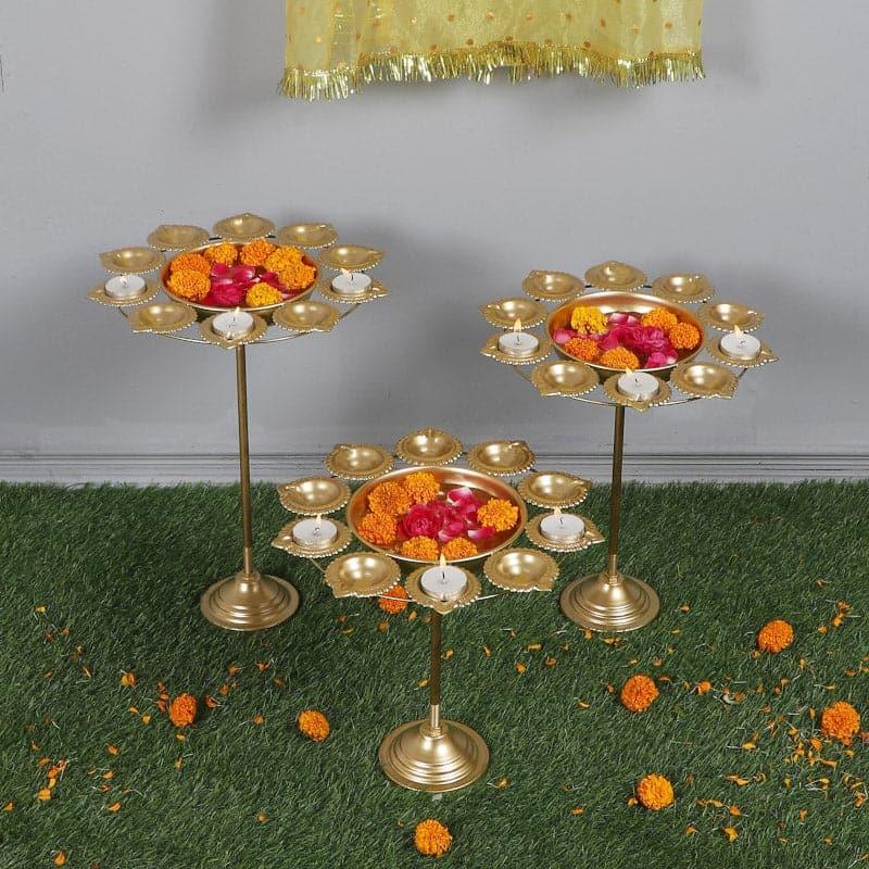 Buy Padmana Phool Urli - Set Of Three Urli from Vaaree