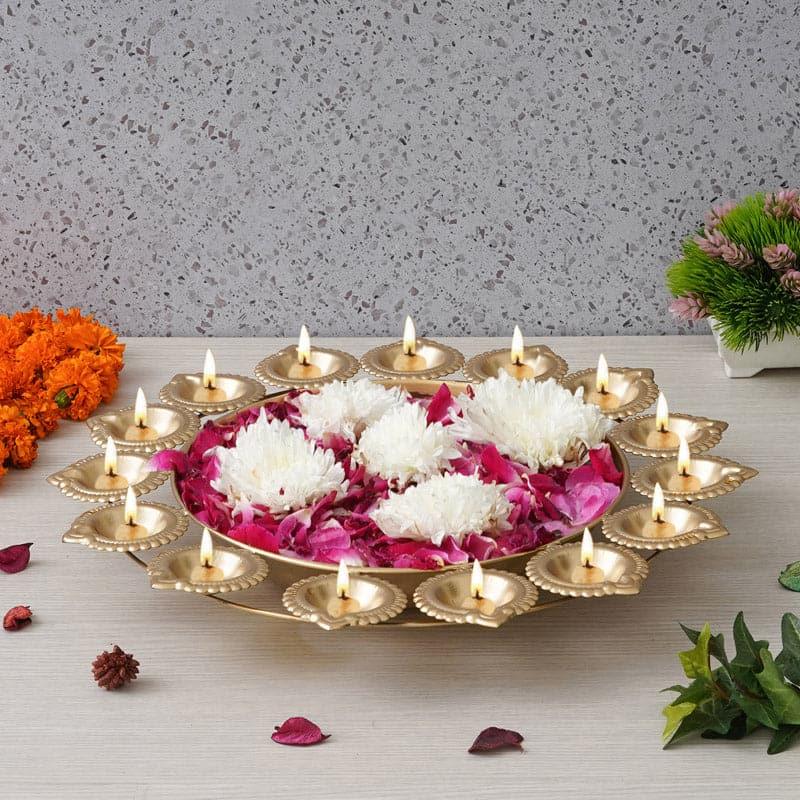 Buy Poorna Urli With Diya Urli from Vaaree