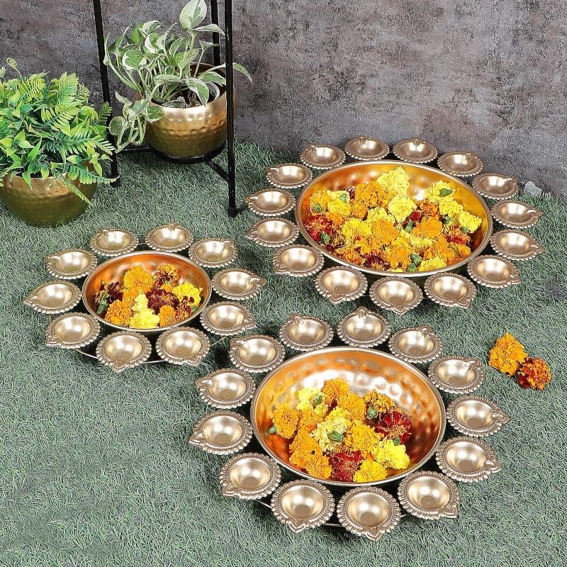 Buy Vajini Flora Urli - Set Of Three Urli from Vaaree