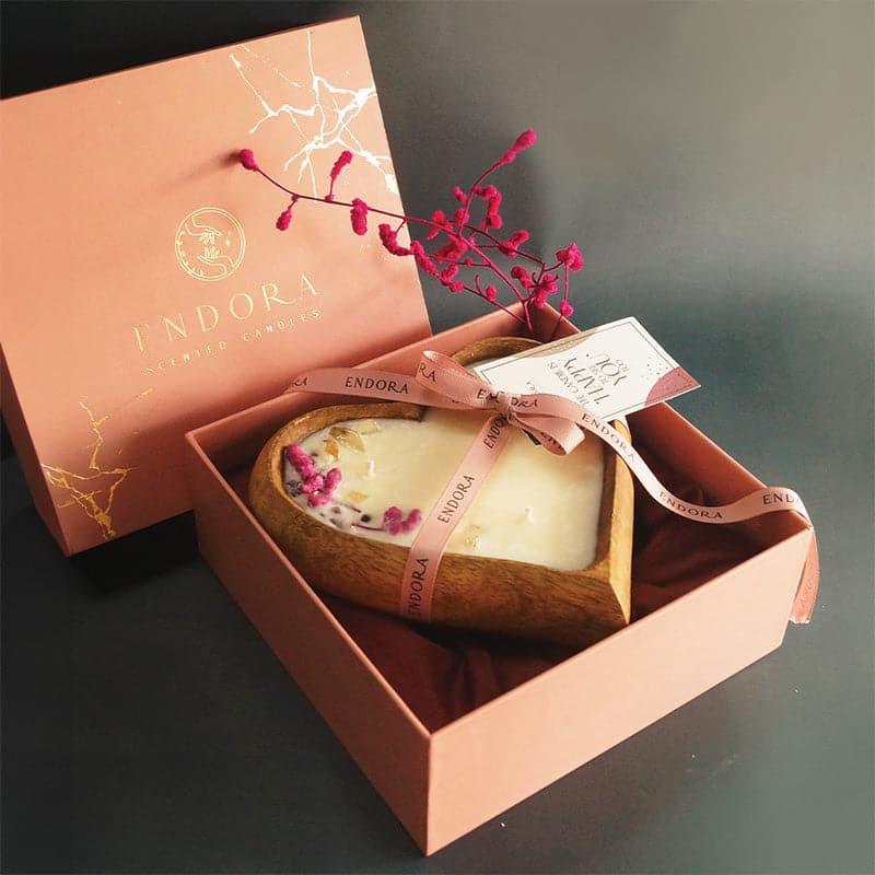 Buy Gija Velvet Rose & Oudh Scented Candle Gift Box from Vaaree