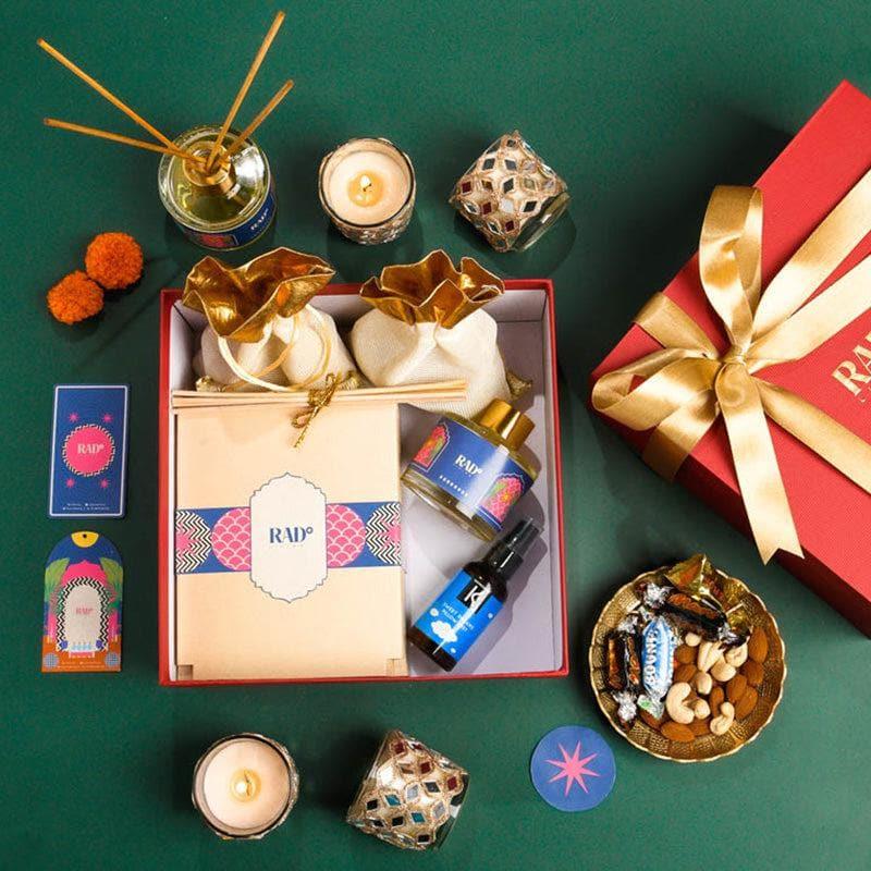 Buy Holiday Cheer Gift Box Gift Box from Vaaree