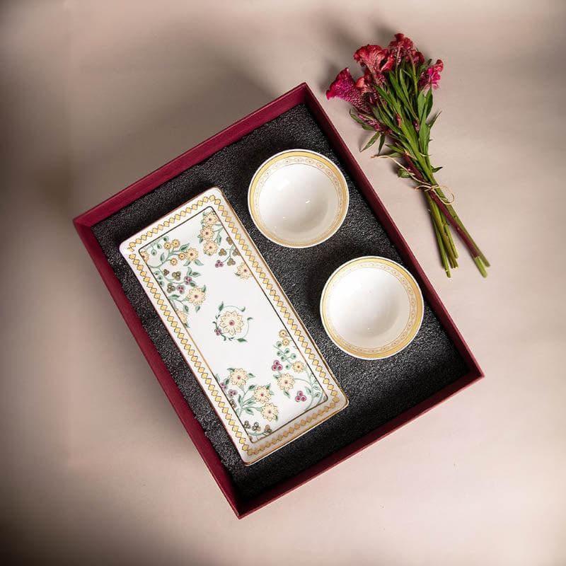 Buy Hridi Bowl & Tray Gift Box - Set Of Three Gift Box from Vaaree