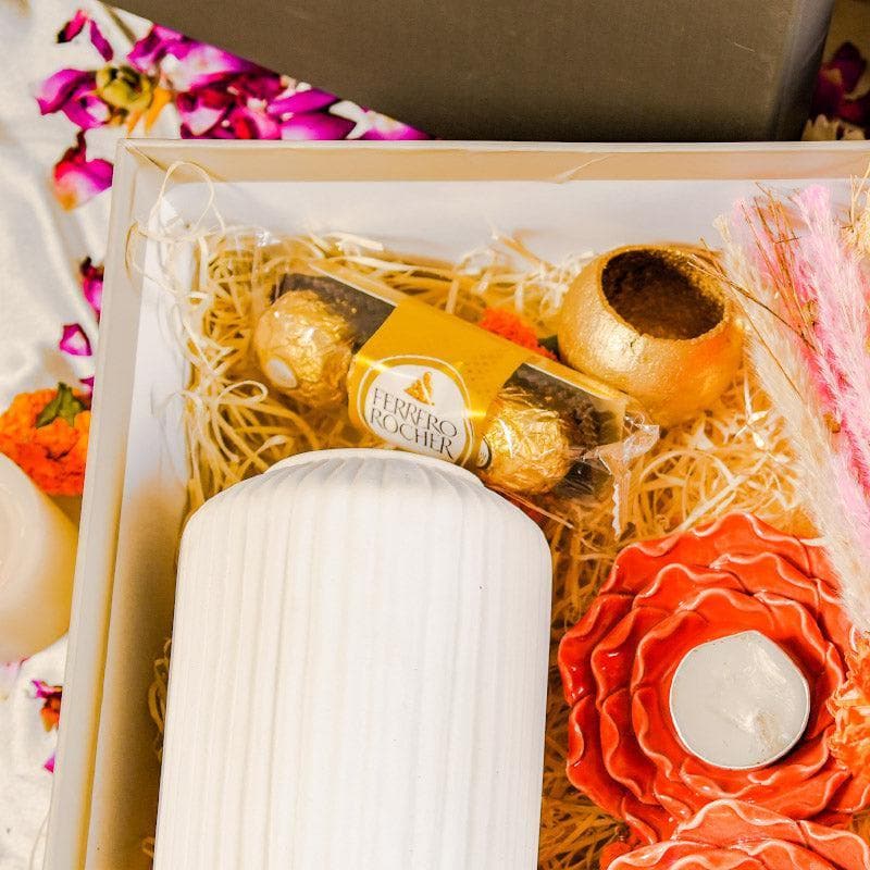 Buy Snow White Gift Box Gift Box from Vaaree