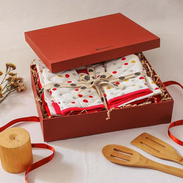 Buy Speckled Twinning Gift Box Gift Box from Vaaree