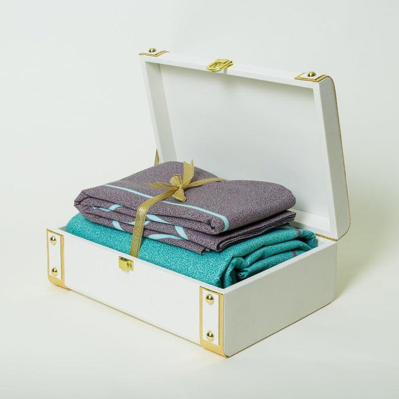 Buy Vidisha Bedsheet Gift Set- Turquoise Gift Box from Vaaree