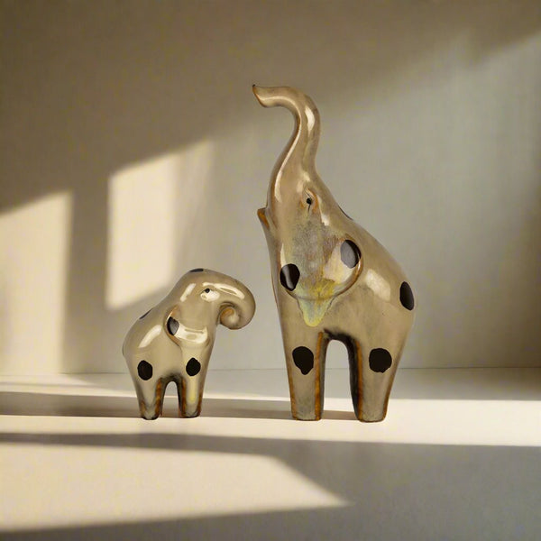 Buy Polka Elephant Family Showpiece from Vaaree