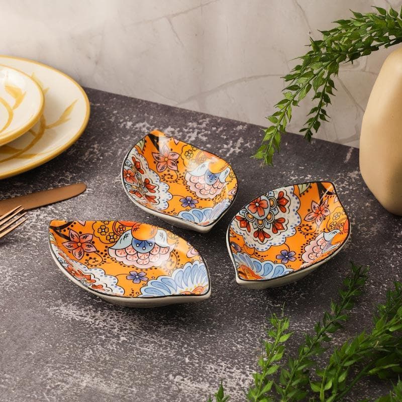 Buy Bloomsbury Small Platter - Set Of Three Platter from Vaaree