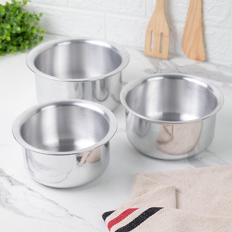 Buy Imora Aluminium Pot 1100 / 1500 / 1900 ML Set Of Three Pateela from Vaaree