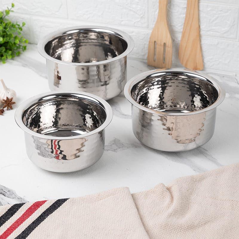 Buy Sizzle Drizzle Hammered Pot 1100 / 1450 / 1900 ML Set Of Three Pateela from Vaaree