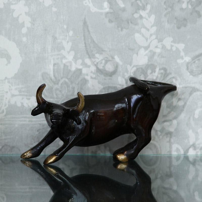 Buy Bull Charge Showpiece Showpieces from Vaaree