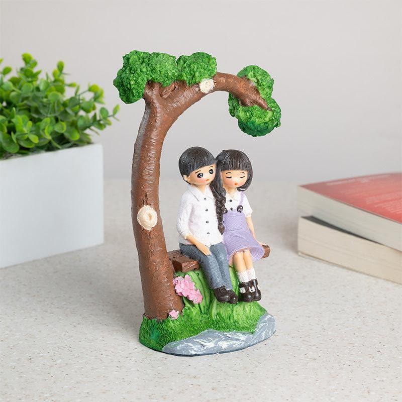 Buy Couple Candid Showpiece Showpieces from Vaaree