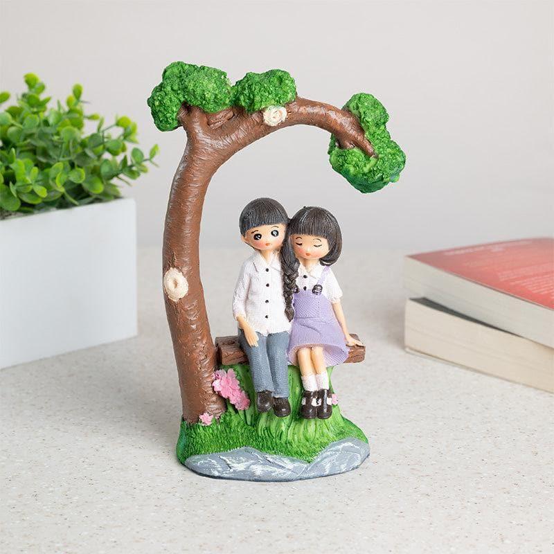 Buy Couple Candid Showpiece Showpieces from Vaaree