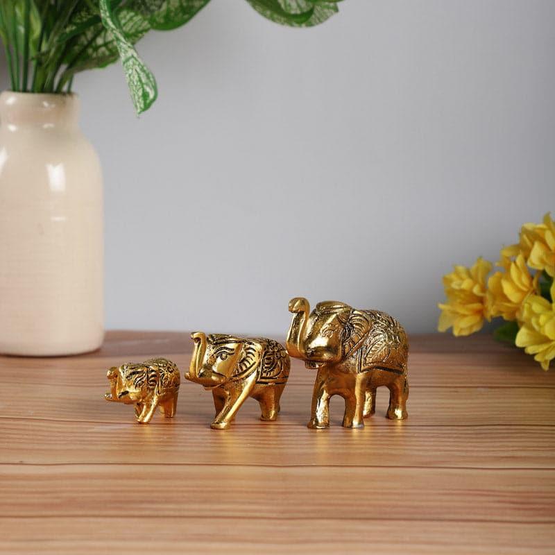 Buy Elephant Parade Showpiece - Set Of Three Showpieces from Vaaree