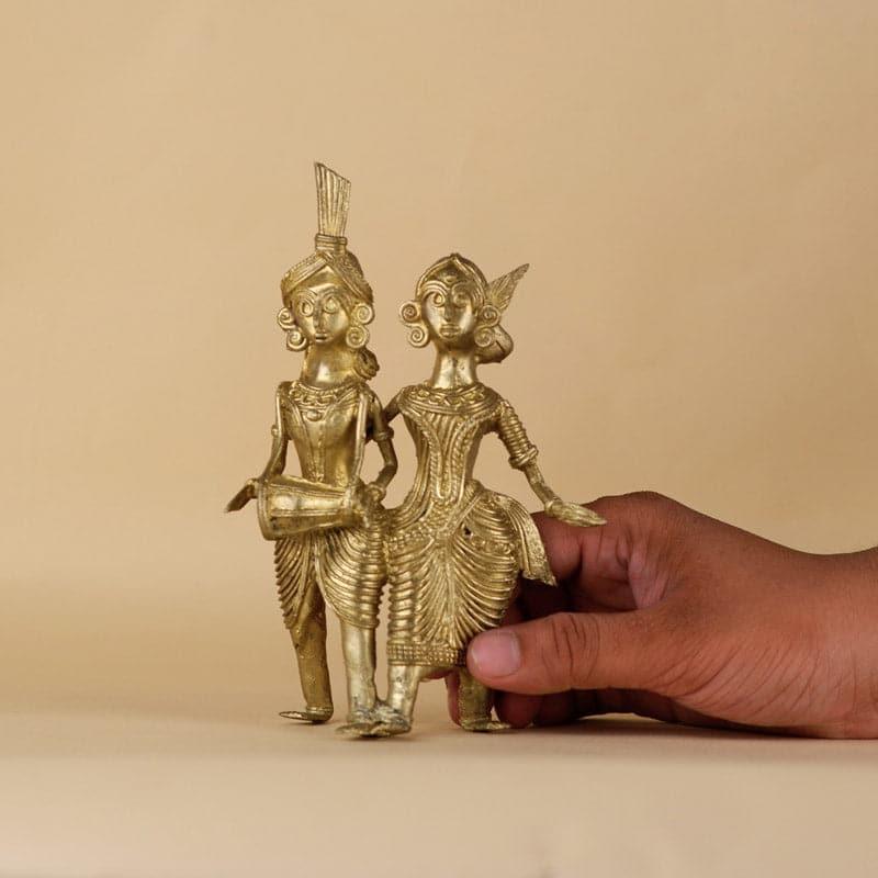 Buy Folk Couple Showpiece Showpiece from Vaaree