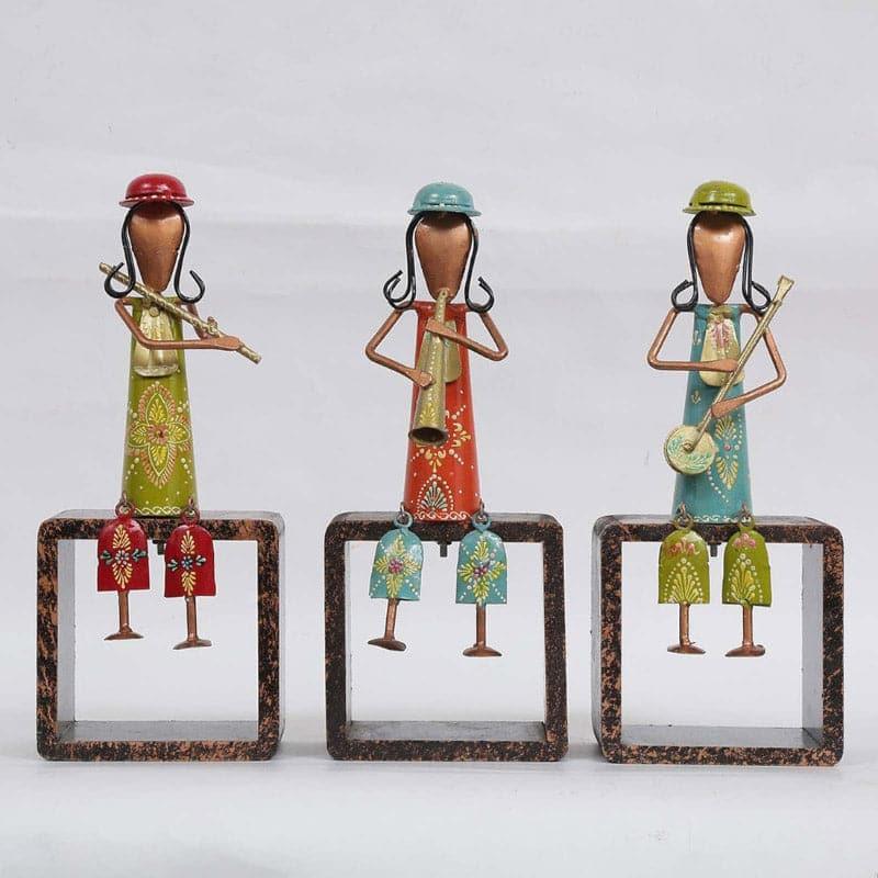 Buy Folk Melodic Gather Showpiece - Set Of Three Showpieces from Vaaree