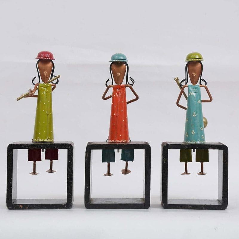 Buy Folk Melodic Gather Showpiece - Set Of Three Showpieces from Vaaree