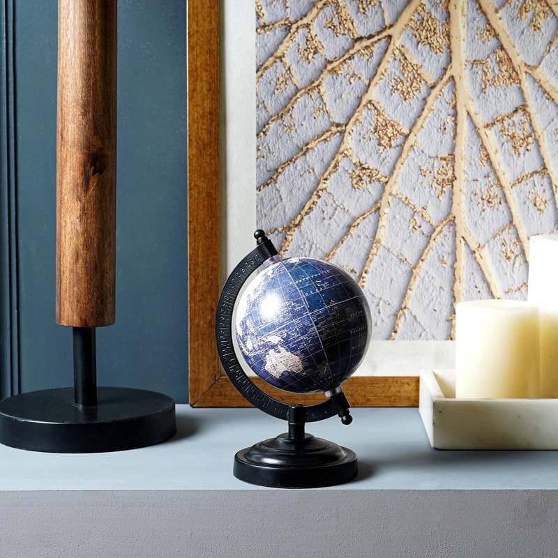 Buy Gullivers Travels Globe - Onyx Showpieces from Vaaree