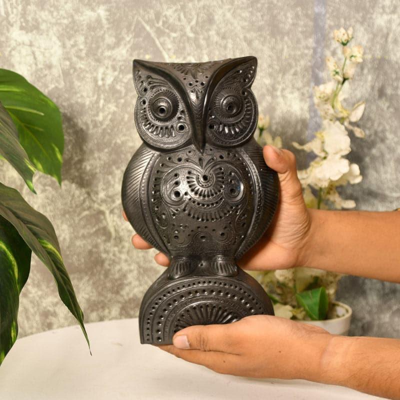 Buy Hoot Loop Showpiece Showpieces from Vaaree