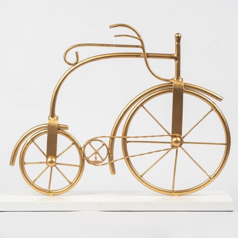 Showpieces - Old-School Cycle Table Decor