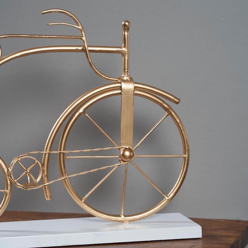 Showpieces - Old-School Cycle Table Decor