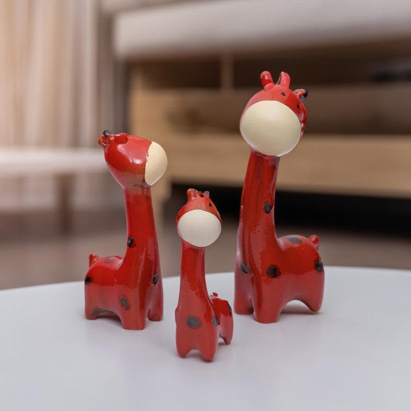 Buy Showpieces - Quirky Giraffe Figurine at Vaaree online
