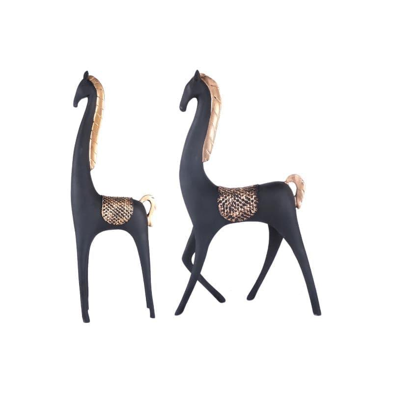 Buy Rae Fae Giraffe Couple Showpiece Showpieces from Vaaree