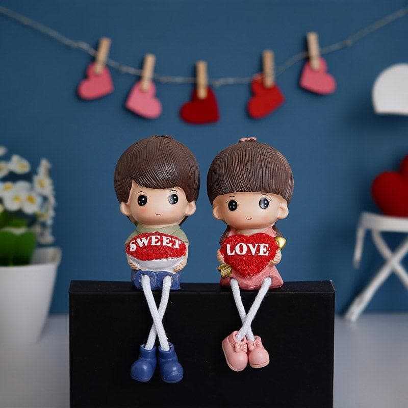 Buy Sweet Couple Valentine Showpiece Showpieces from Vaaree