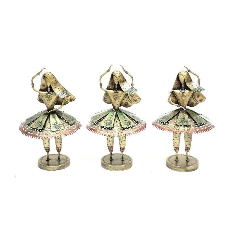 Buy Tribal Twirl Showpiece - Set Of Three Showpieces from Vaaree