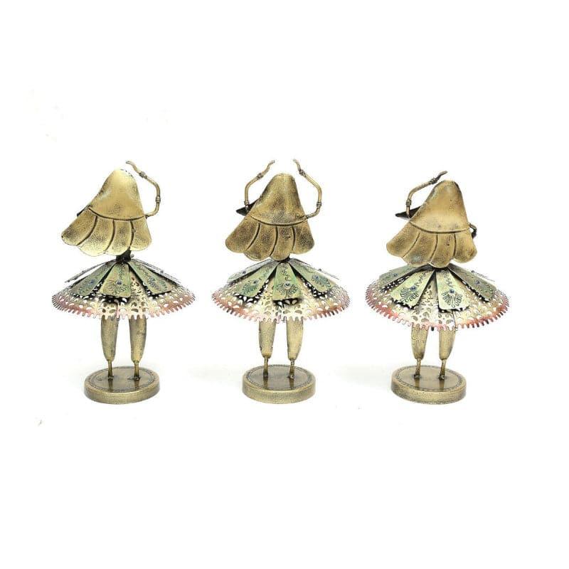 Buy Tribal Twirl Showpiece - Set Of Three Showpieces from Vaaree