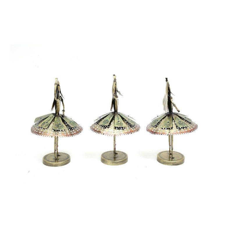 Buy Tribal Twirl Showpiece - Set Of Three Showpieces from Vaaree