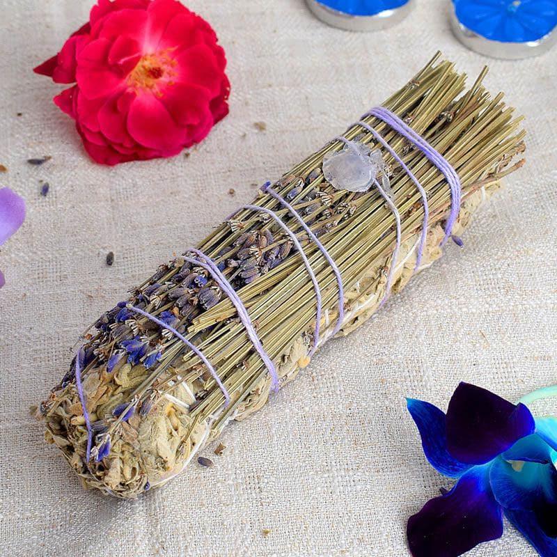 Buy White Sage With Lavender And Green Aventure Smudge Wand Smudge Wand from Vaaree