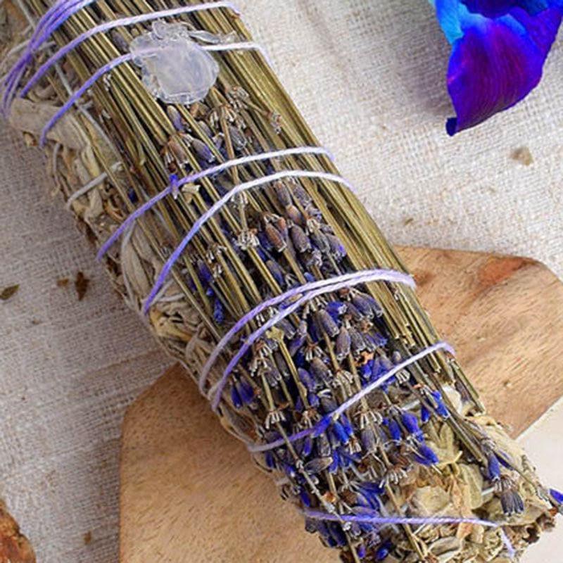 Buy White Sage With Lavender And Green Aventure Smudge Wand Smudge Wand from Vaaree