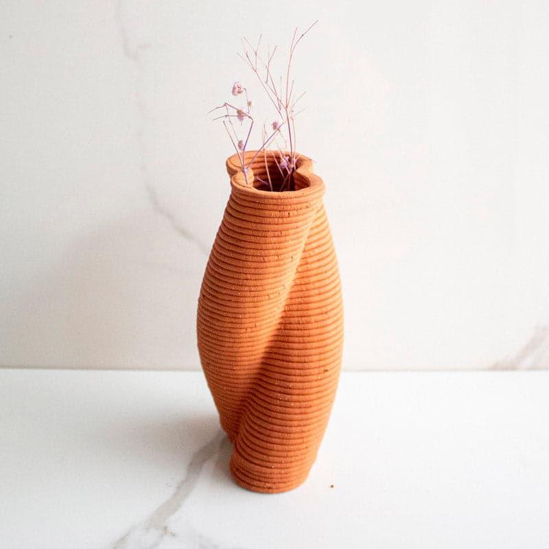 Buy Arcelia Twisted Vase Vase from Vaaree