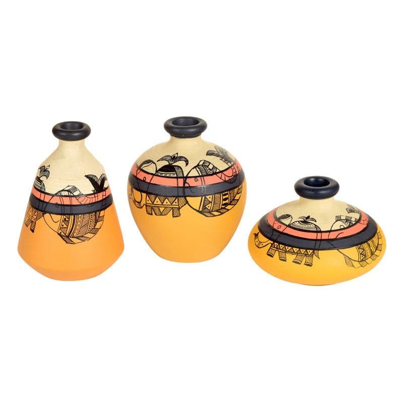 Buy Aspyn Tribal Terracotta Vase - Set Of Three Vase from Vaaree