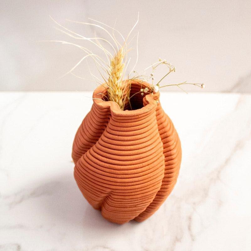 Buy Delan Twisted Vase Vase from Vaaree